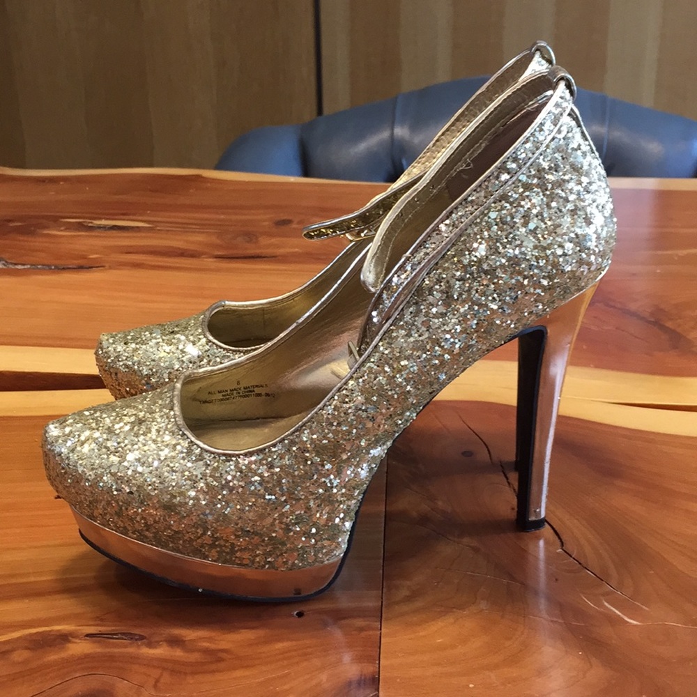 Glittery Gold Platform Pumps